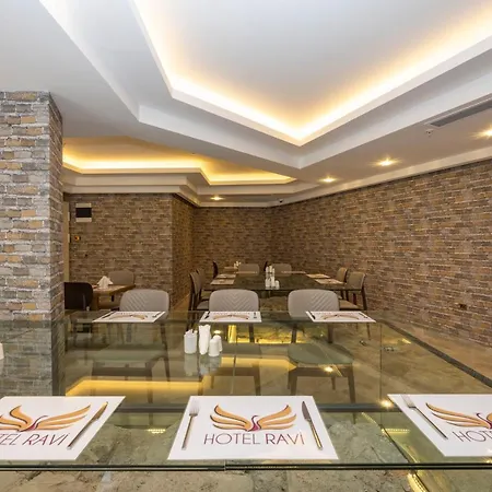 Ravi 3*