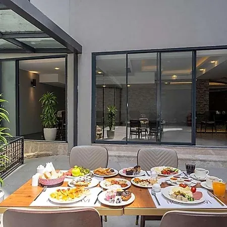 Ravi Hotel 3*